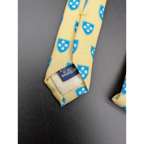 Vineyard Vines Tie Custom Spaulding Rehabilitation Hospital Yellow Blue Rare - Picture 3 of 7